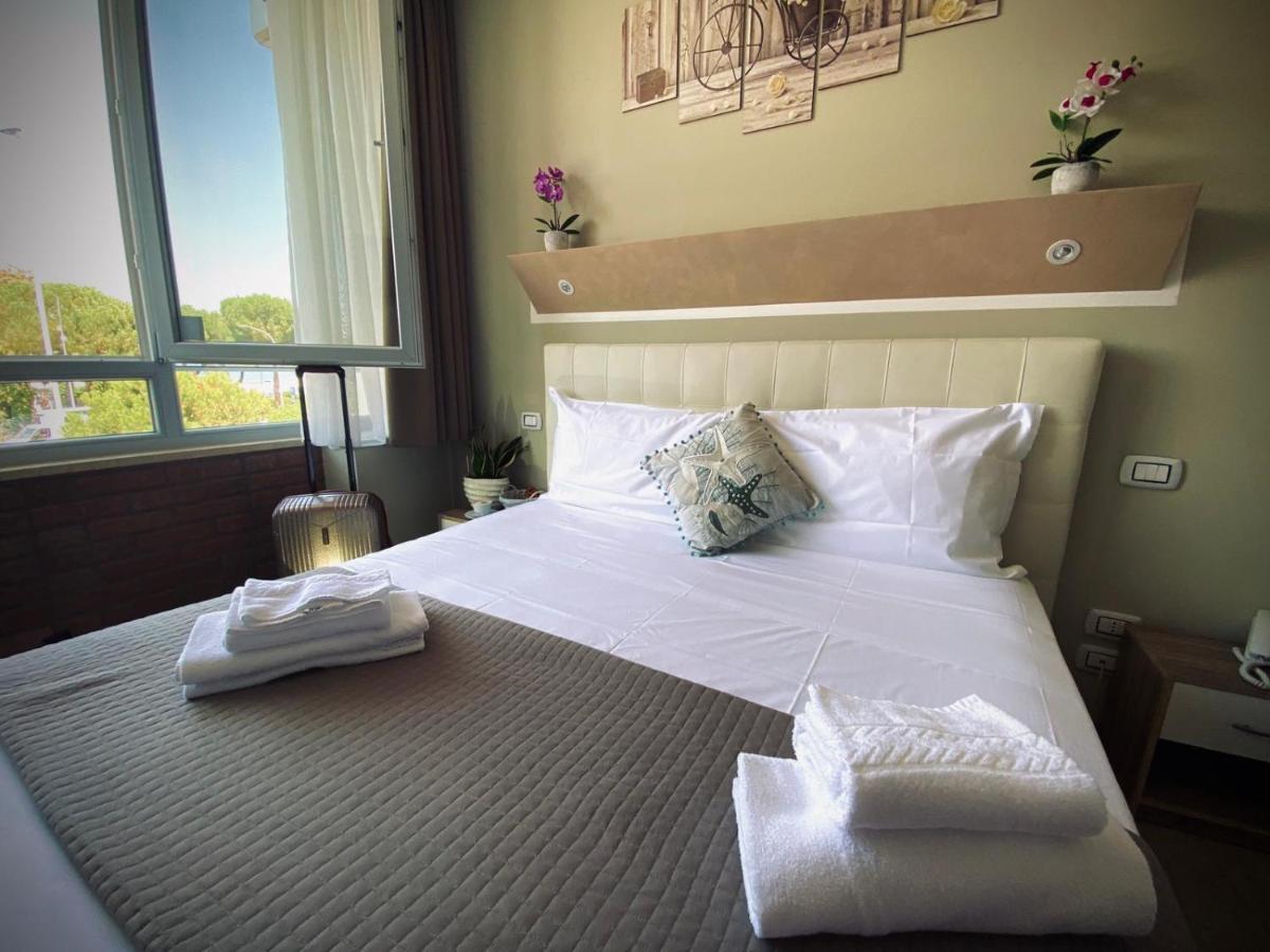 Atico Hotel 代森扎诺-德尔加达 外观 照片